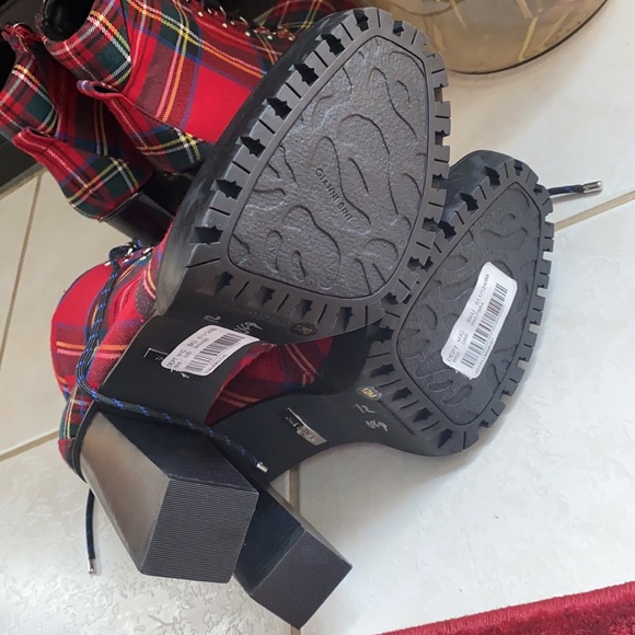 Ambelynn Plaid Heeled Hiker Lug Sole Combat Bootie - Picture 12 of 12